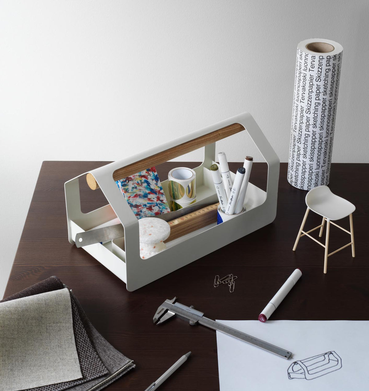 Haus Toolbox in Dark Green präsentiert im Onlineshop von KAQTU Design AG. Büromaterial ist von Normann Copenhagen