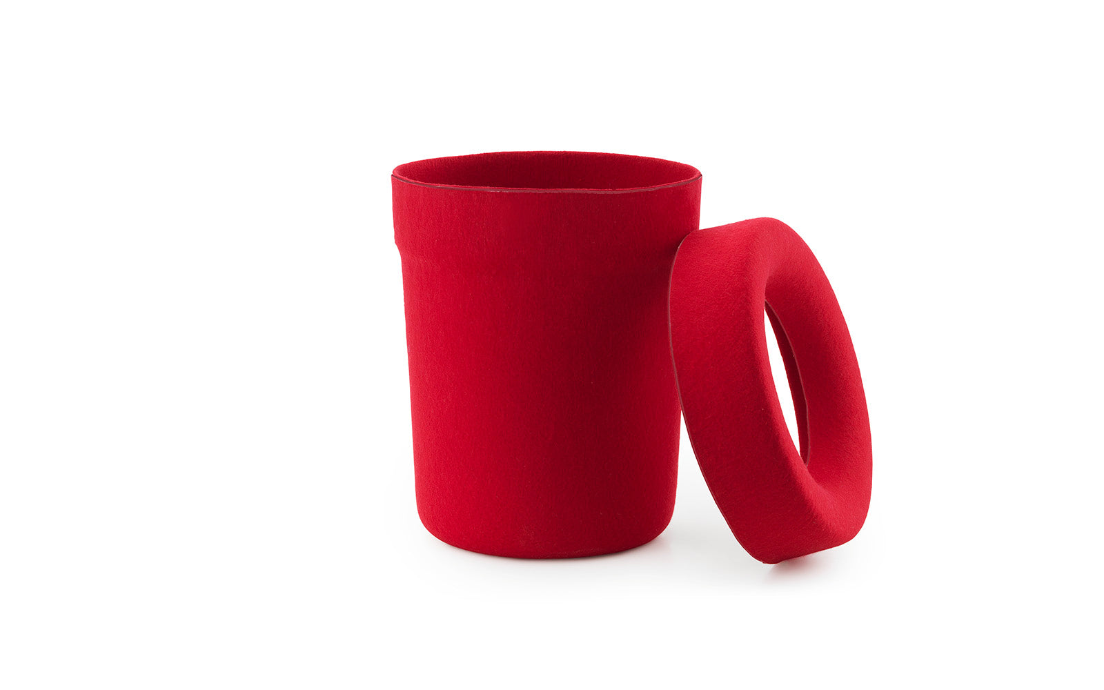 Entdecken Sie den Hide Office Papierkorb von Normann Copenhagen – ein stilvoller, nachhaltiger Begleiter aus recyceltem PET-Filz für Ihr Büro.