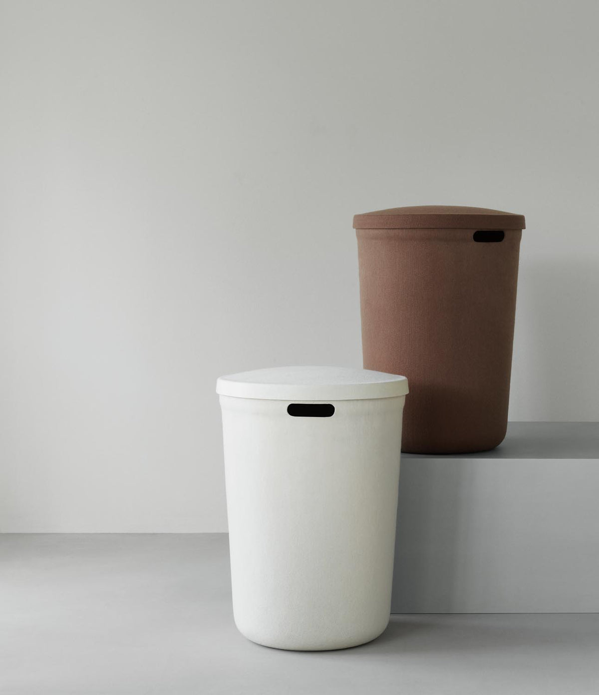 Hide Laundry Basket in Cream präsentiert im Onlineshop von KAQTU Design AG. Wäschekorb ist von Normann Copenhagen