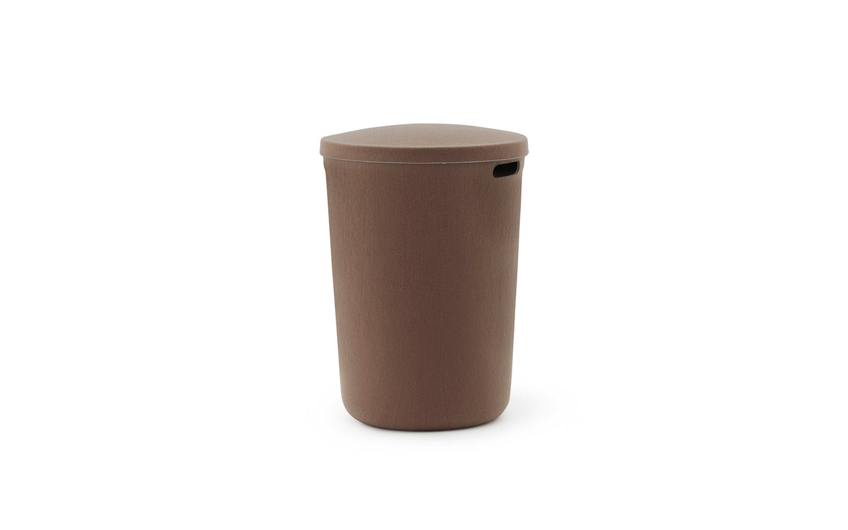 Hide Laundry Basket in Brown präsentiert im Onlineshop von KAQTU Design AG. Wäschekorb ist von Normann Copenhagen