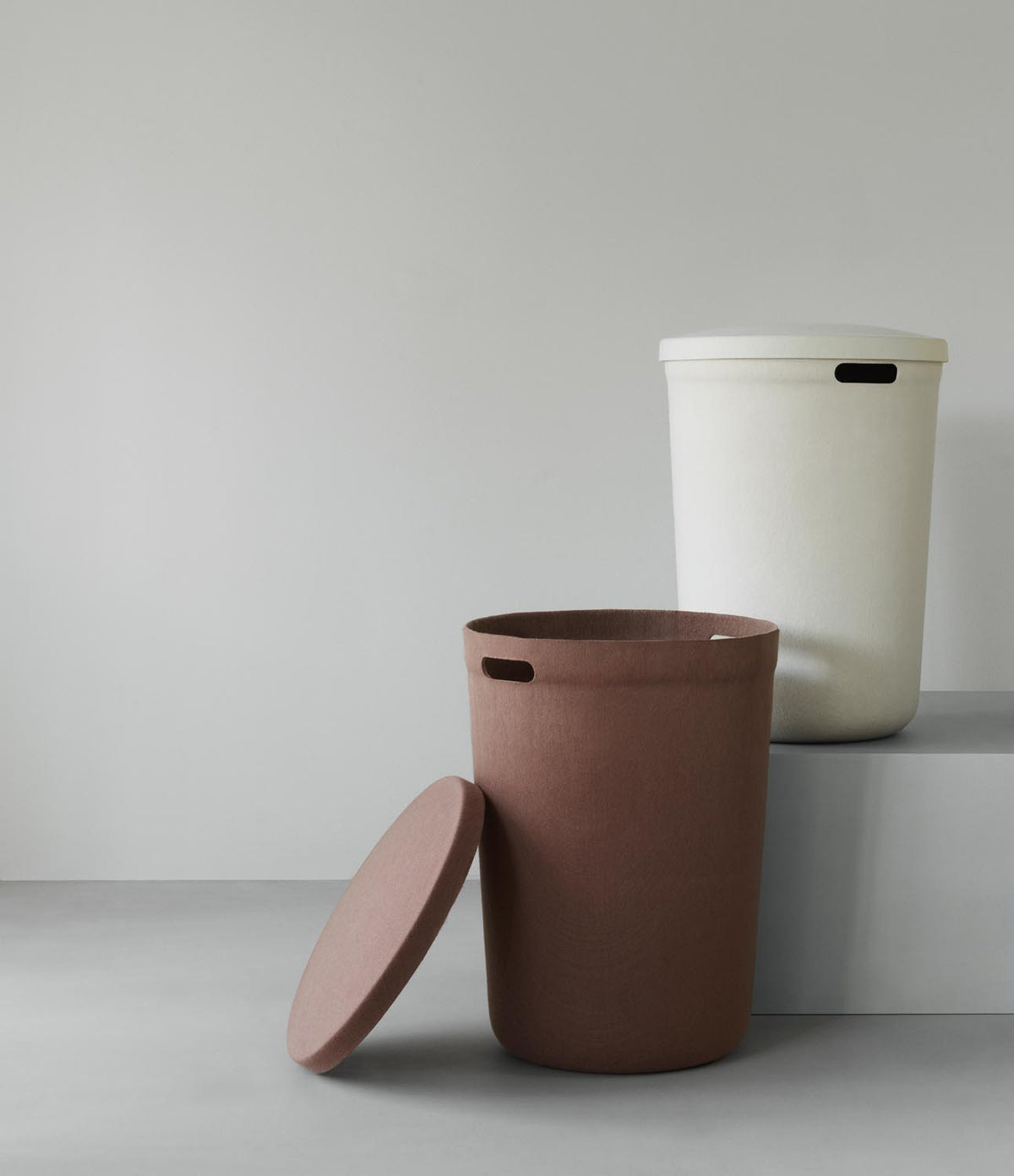 Hide Laundry Basket in Brown präsentiert im Onlineshop von KAQTU Design AG. Wäschekorb ist von Normann Copenhagen