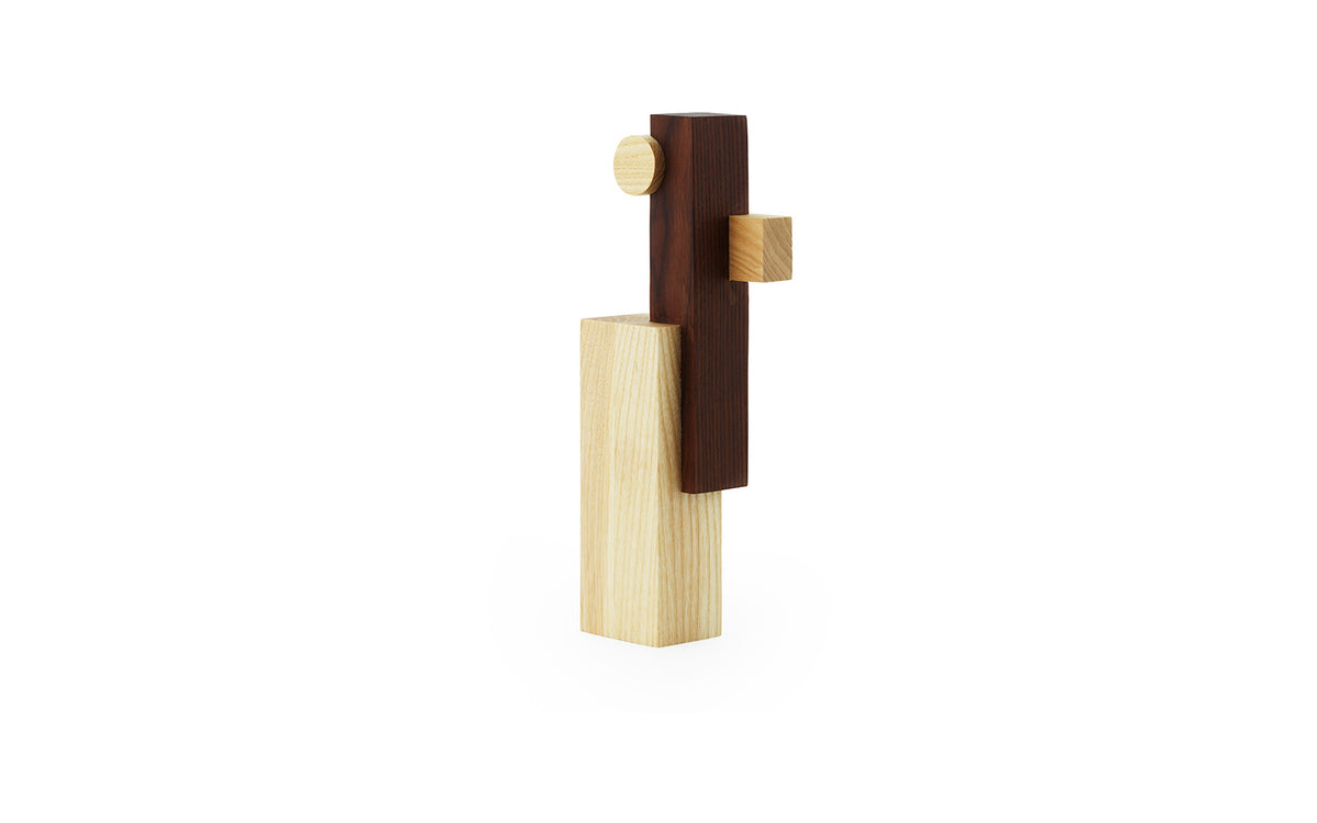 Join Sculpture Small in Ash/Carbonized Ash präsentiert im Onlineshop von KAQTU Design AG. Kunstgegenstände ist von Normann Copenhagen