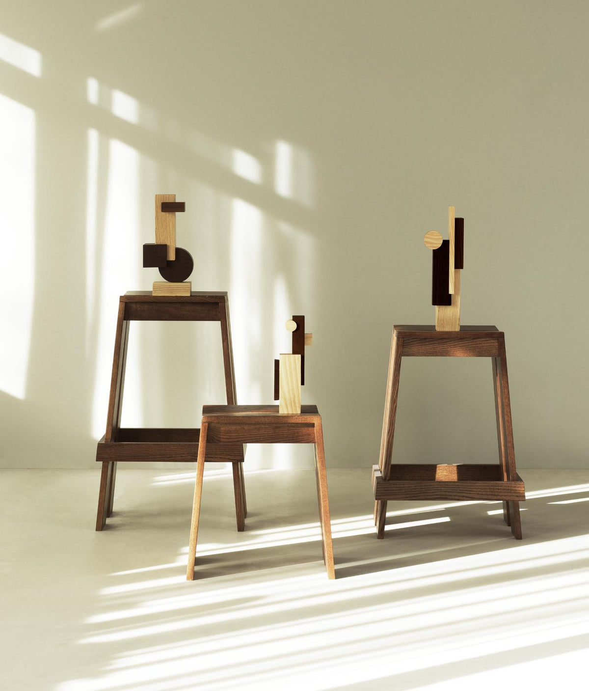 Join Sculpture Large in Ash/Carbonized Ash präsentiert im Onlineshop von KAQTU Design AG. Kunstgegenstände ist von Normann Copenhagen