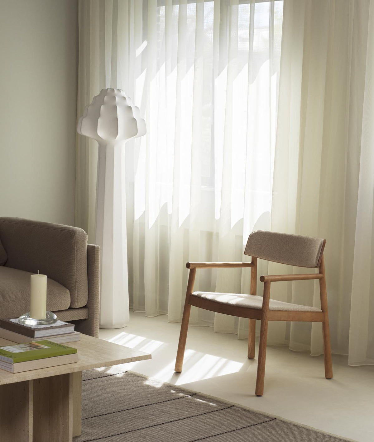Phantom Leuchte in Floor Lamp präsentiert im Onlineshop von KAQTU Design AG. Stehleuchte ist von Normann Copenhagen