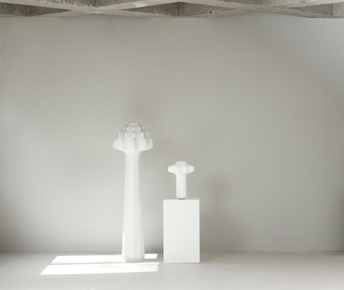 Phantom Leuchte in Table Lamp präsentiert im Onlineshop von KAQTU Design AG. Stehleuchte ist von Normann Copenhagen