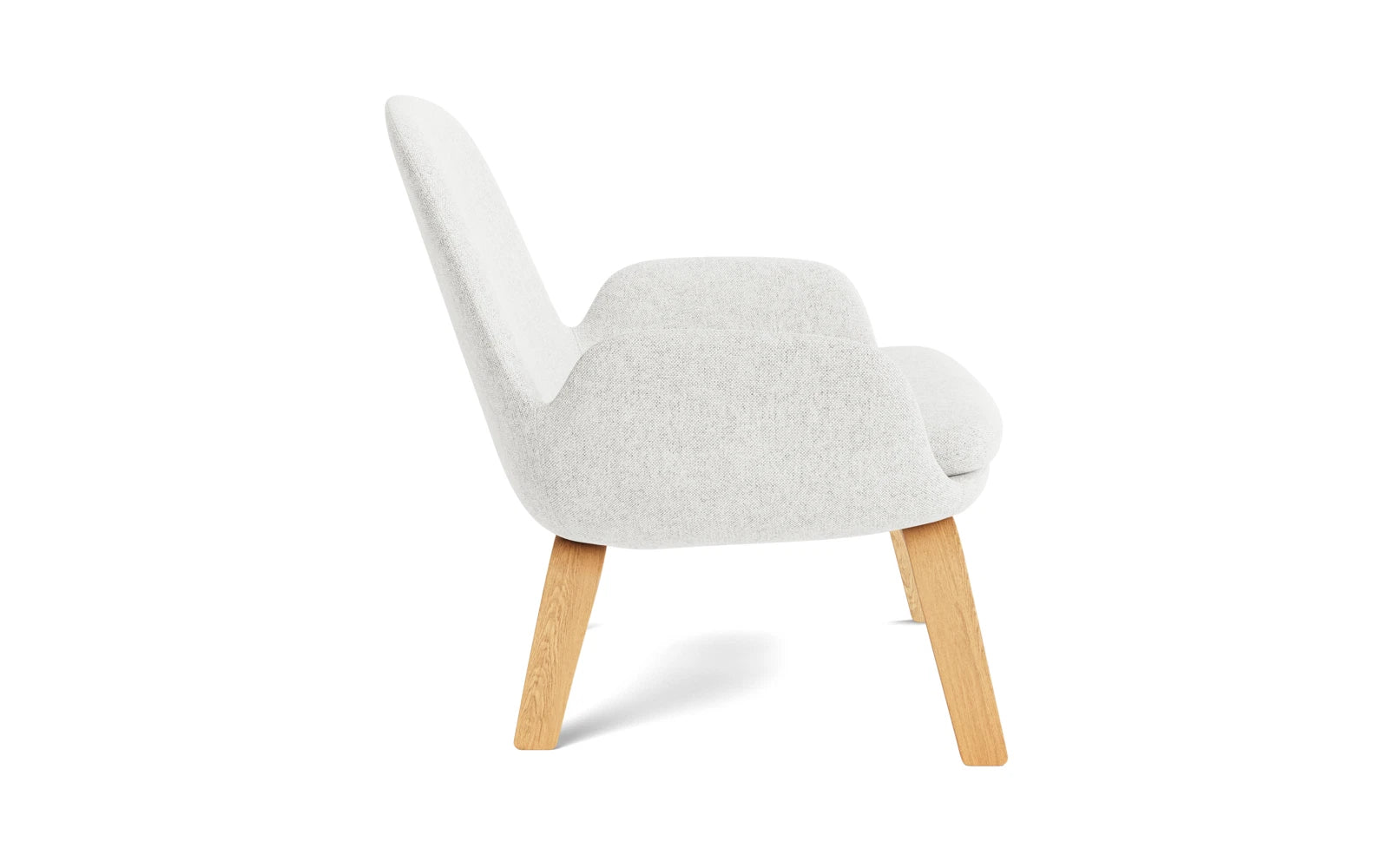 Entdecken Sie den Era Lounge-Sessel niedrig Eiche Hallingdal von Normann Copenhagen – ein stilvolles Designhighlight für Ihr Zuhause, das Komfort und Qualität vereint.