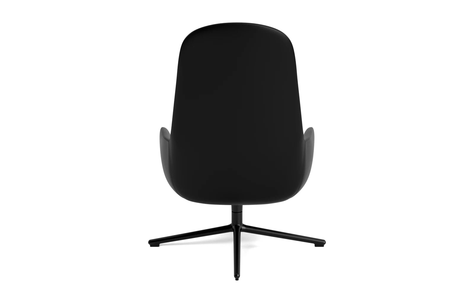 Erleben Sie den Era Lounge-Sessel von Normann Copenhagen: Stilvolles Design und erstklassiger Komfort vereinen sich in einem drehbaren Gestell aus schwarzem Aluminium.