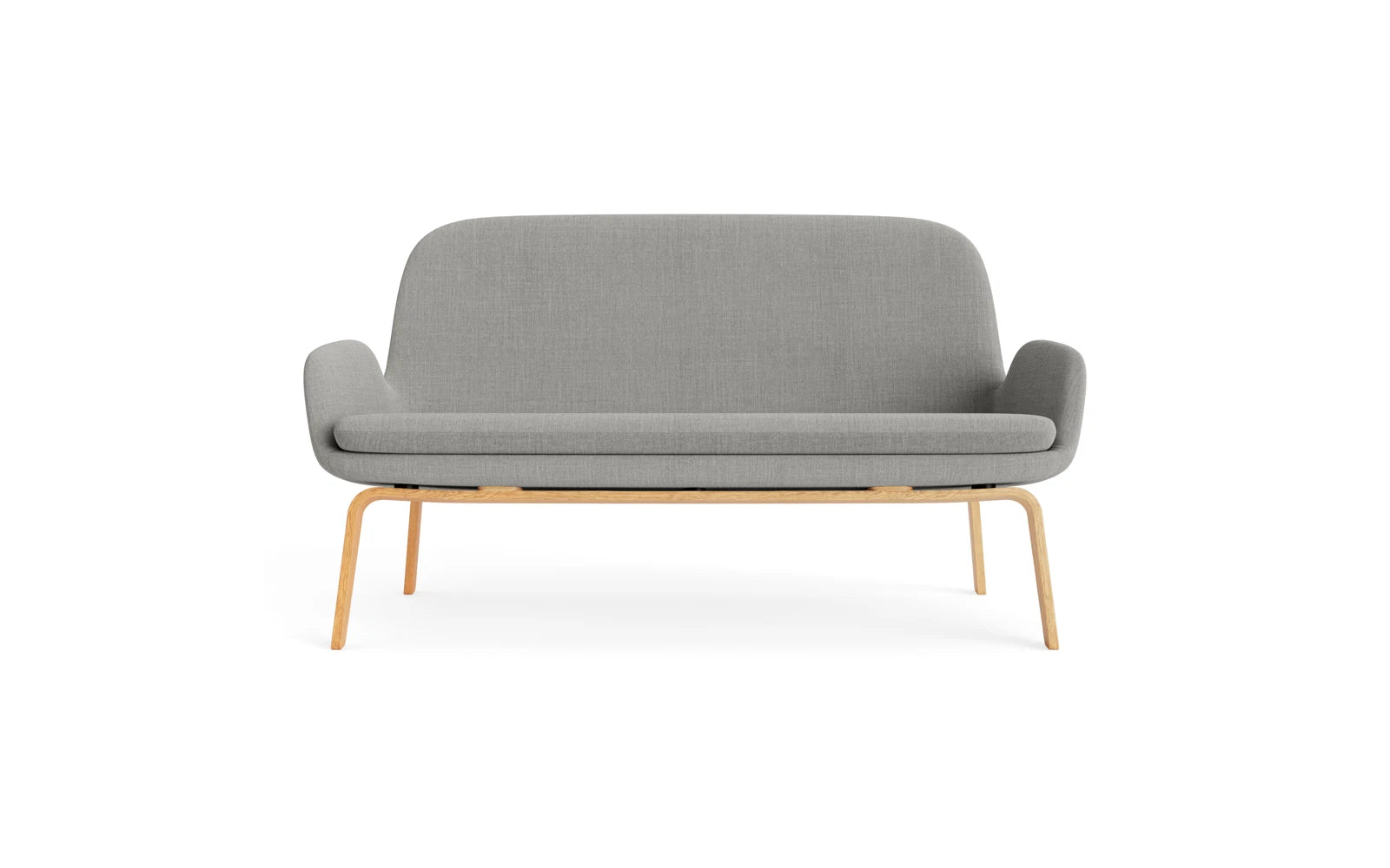 Erleben Sie das Era Sofa Eiche Remix von Normann Copenhagen – ein stilvolles Sofa, das durch sein zeitloses Design und außergewöhnlichen Komfort besticht.