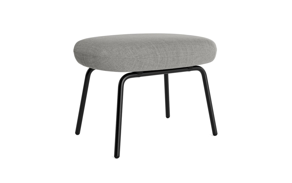 Era Fusshocker schwarzer Stahl Remix in Remix 133 präsentiert im Onlineshop von KAQTU Design AG. Ottoman ist von Normann Copenhagen