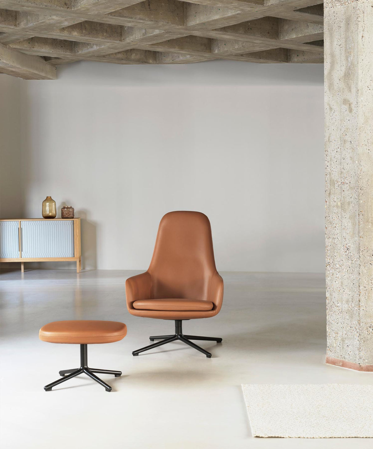 Era Fusshocker schwarzer Stahl Remix in Remix 133 präsentiert im Onlineshop von KAQTU Design AG. Ottoman ist von Normann Copenhagen