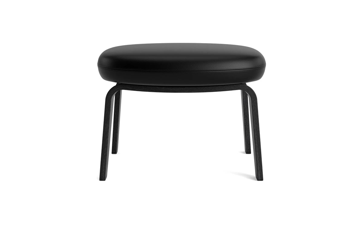 Era Fusshocker schwarze Eiche Ultra in Ultra 41599 präsentiert im Onlineshop von KAQTU Design AG. Ottoman ist von Normann Copenhagen