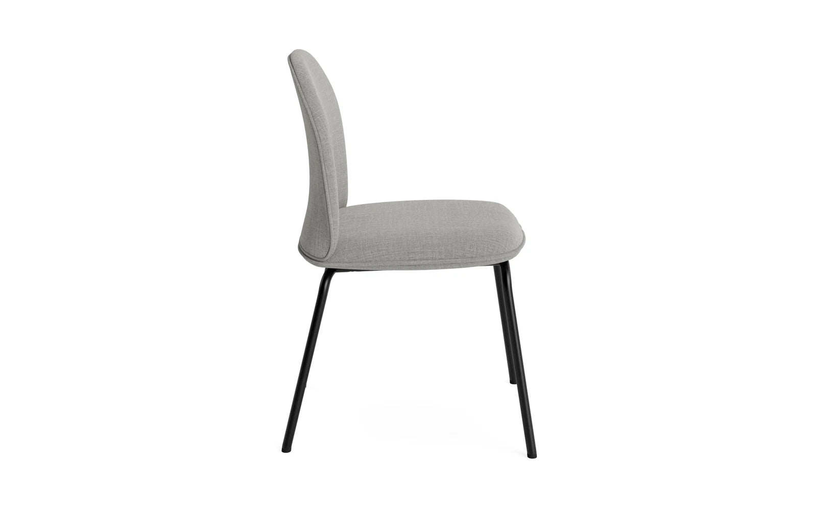 Der Ace Stuhl von Normann Copenhagen vereint organisches Design mit urbanem Komfort. Wähle aus hochwertigen Stoffen und Leder.