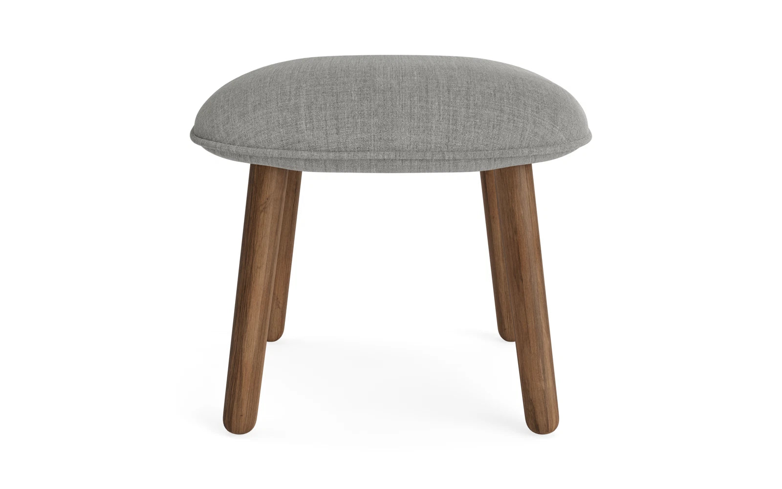 Erleben Sie den Ace Fusshocker in gebeizter Eiche von Normann Copenhagen – ein elegantes Möbelstück, das Komfort und modernes Design vereint.