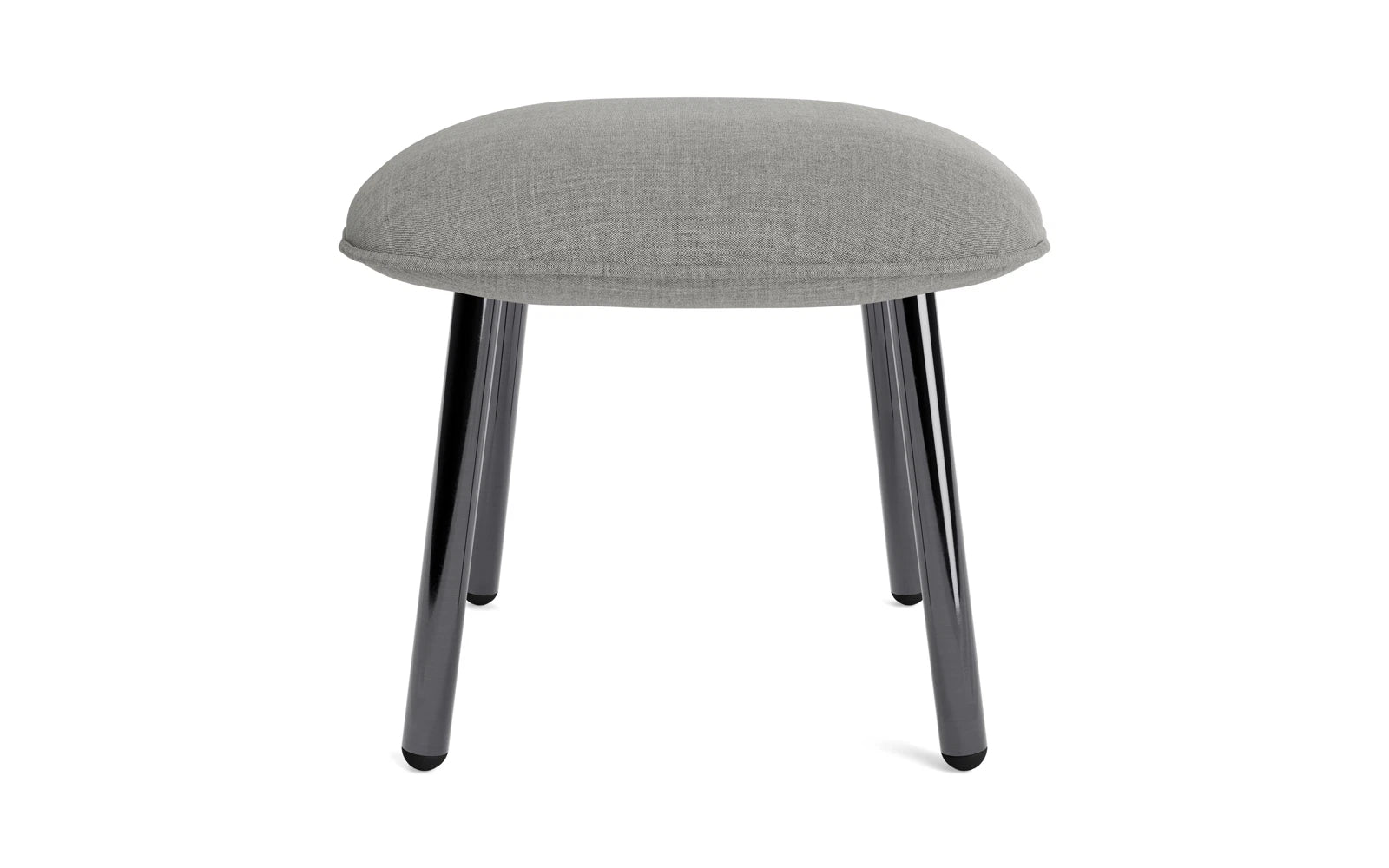 Eleganter Ace Fusshocker in schwarzem Metallic Stahl von Normann Copenhagen. Ideal für urbane Wohnräume, vereint er Komfort und zeitgemäßes Design.