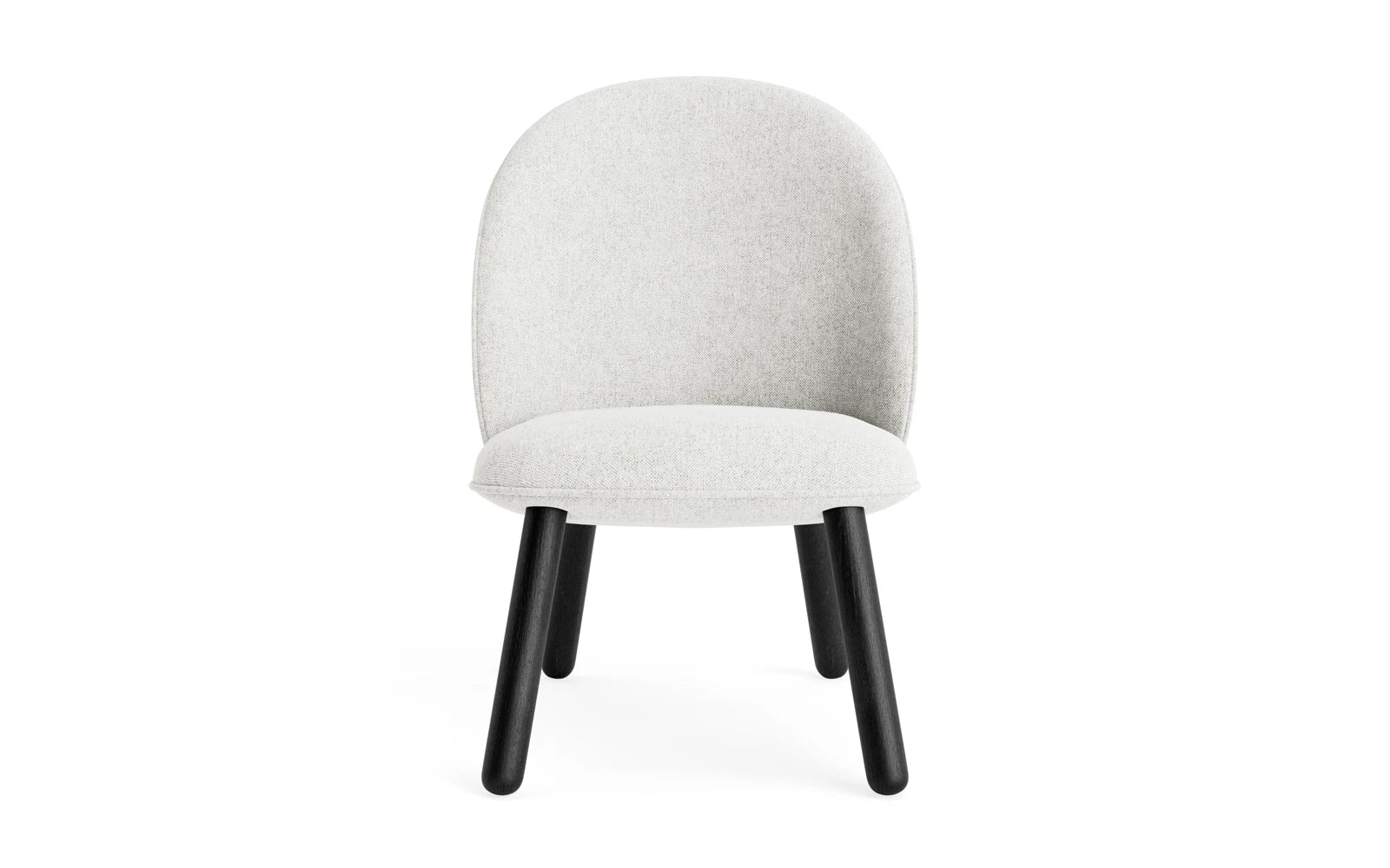Erleben Sie den Ace Lounge-Sessel von Normann Copenhagen: Ein elegantes Design aus schwarzer Eiche und Hallingdal, das Komfort und Stil vereint.