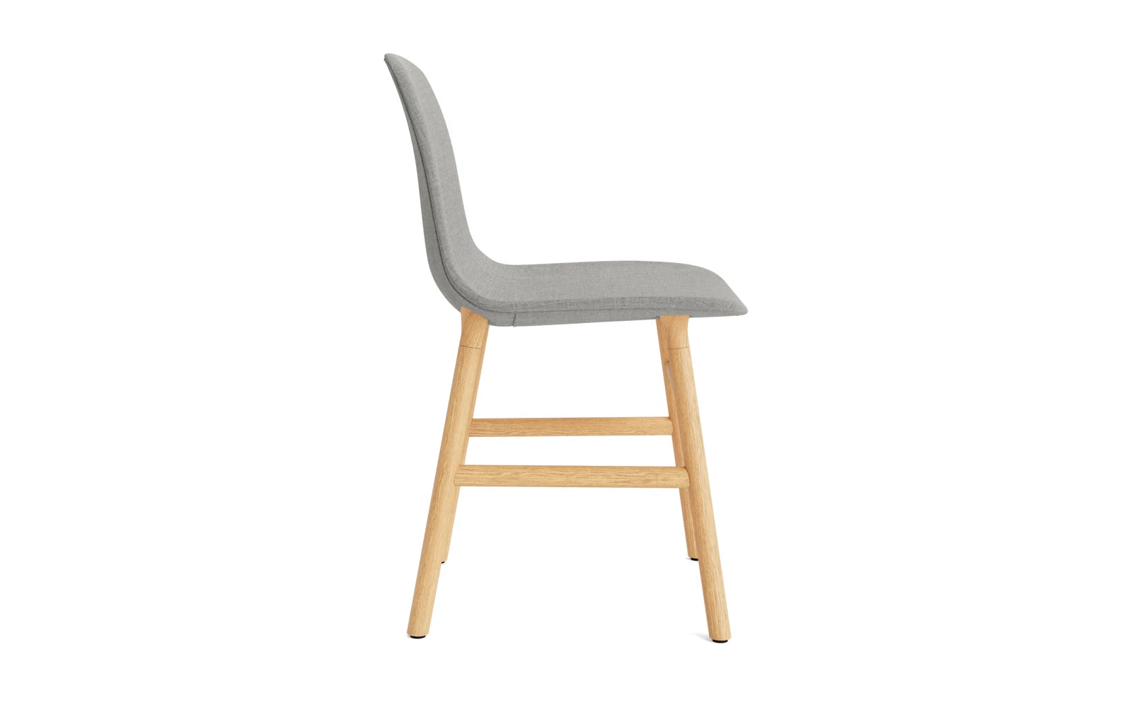 Der Form Stuhl gepolstert Schwarz Stahl Remix von Normann Copenhagen vereint stilvolle Eleganz mit optimalem Sitzkomfort. Perfekt für jedes Zuhause.