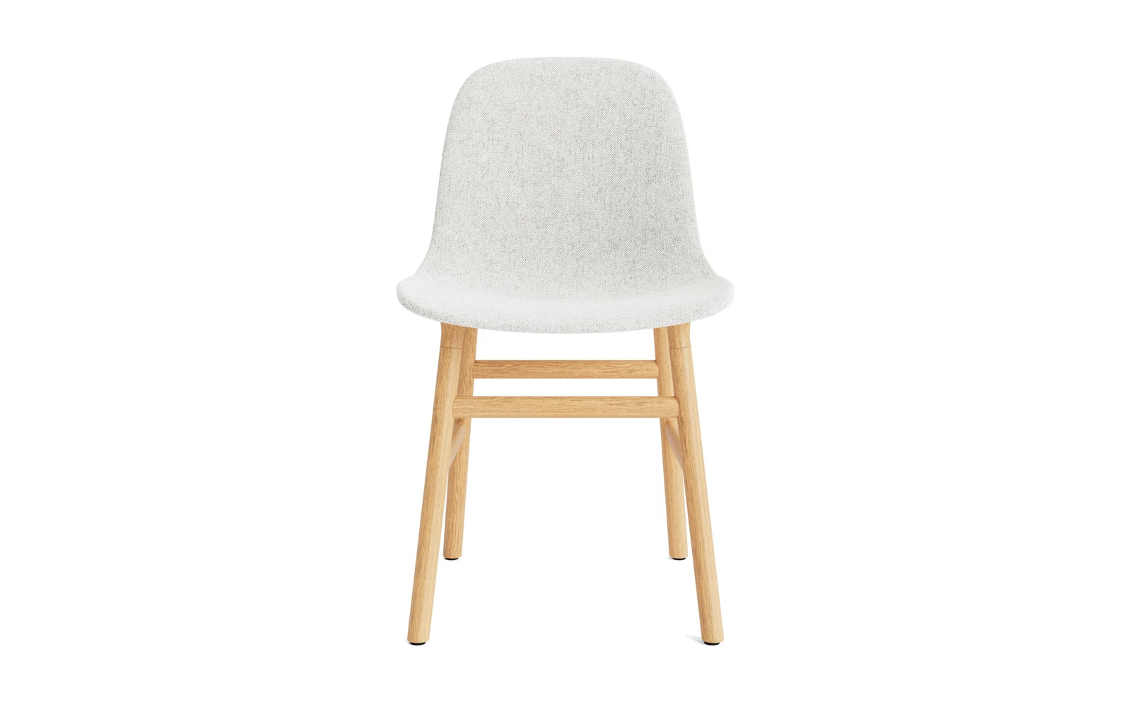 Erleben Sie den Form Stuhl gepolstert Eiche Hallingdal von Normann Copenhagen – ein elegantes Designstück, das Komfort und hochwertige Materialien perfekt kombiniert.