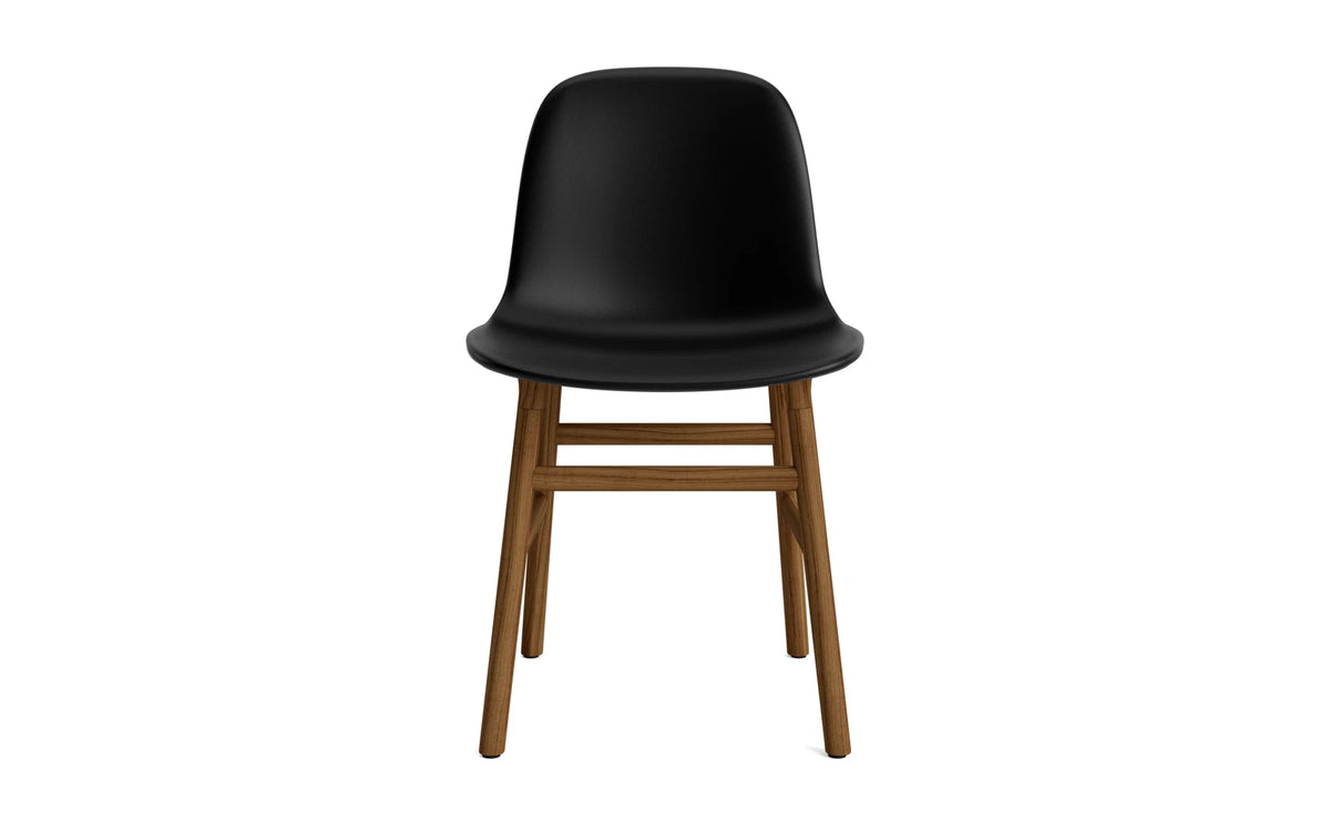 Form Stuhl gepolstert Walnuss Ultra in Ultra 41599 präsentiert im Onlineshop von KAQTU Design AG. Stuhl ist von Normann Copenhagen