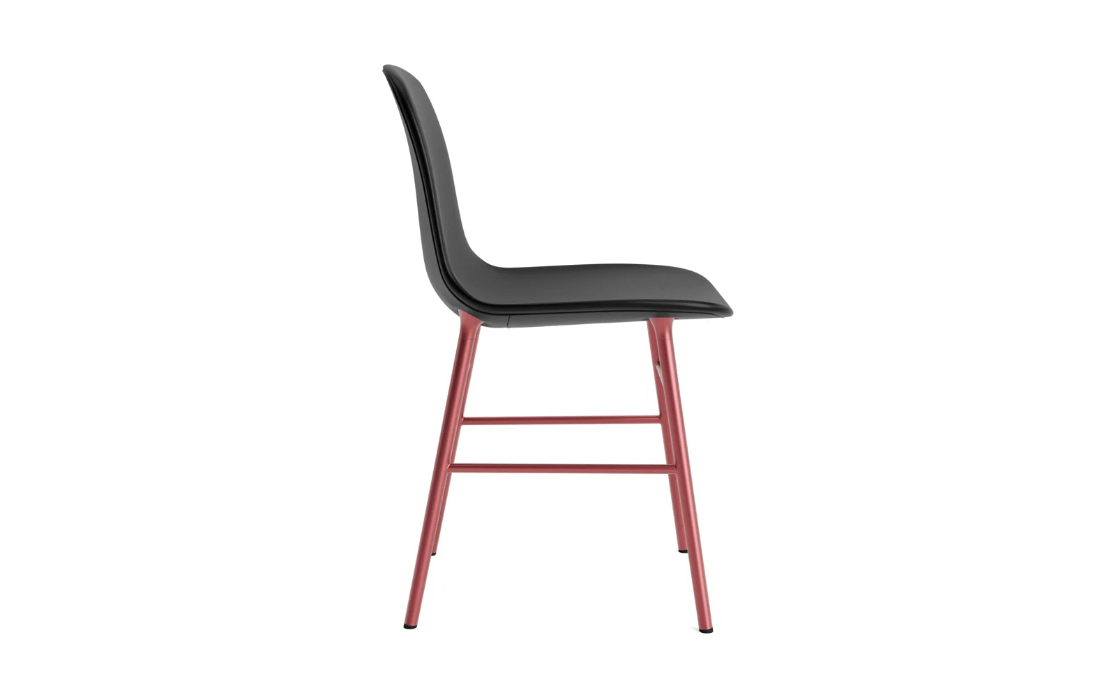 Entdecken Sie den Form Stuhl gepolstert Rot Stahl Ultra von Normann Copenhagen – ein elegantes Möbelstück, das modernes Design und höchsten Komfort vereint.