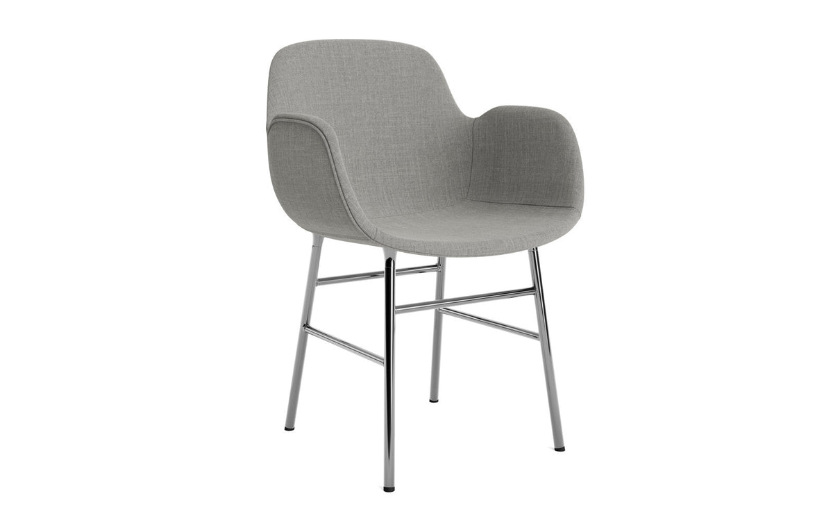 Form Lehnstuhl gepolstert Chrom Remix in Remix 133 präsentiert im Onlineshop von KAQTU Design AG. Stuhl mit Armlehne ist von Normann Copenhagen