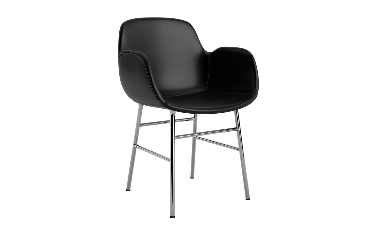 Form Armlehnstuhl gepolstert in Ultra Leder präsentiert im Onlineshop von KAQTU Design AG. Stuhl mit Armlehne ist von Normann Copenhagen