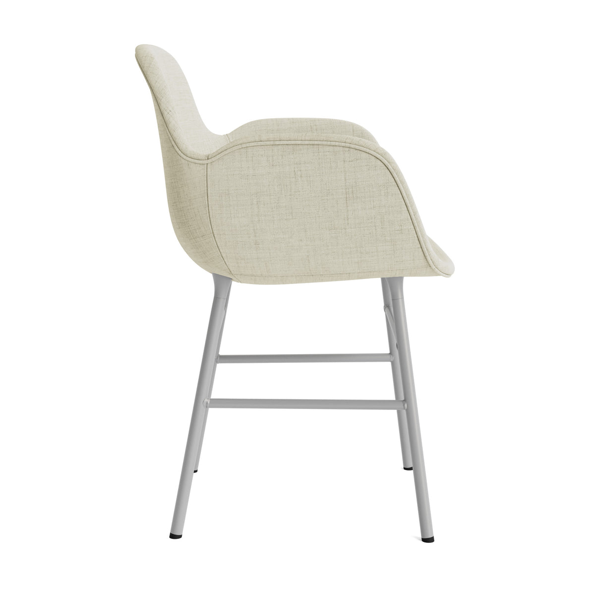 Form Armlehnstuhl gepolstert in Ultra Leder präsentiert im Onlineshop von KAQTU Design AG. Stuhl mit Armlehne ist von Normann Copenhagen