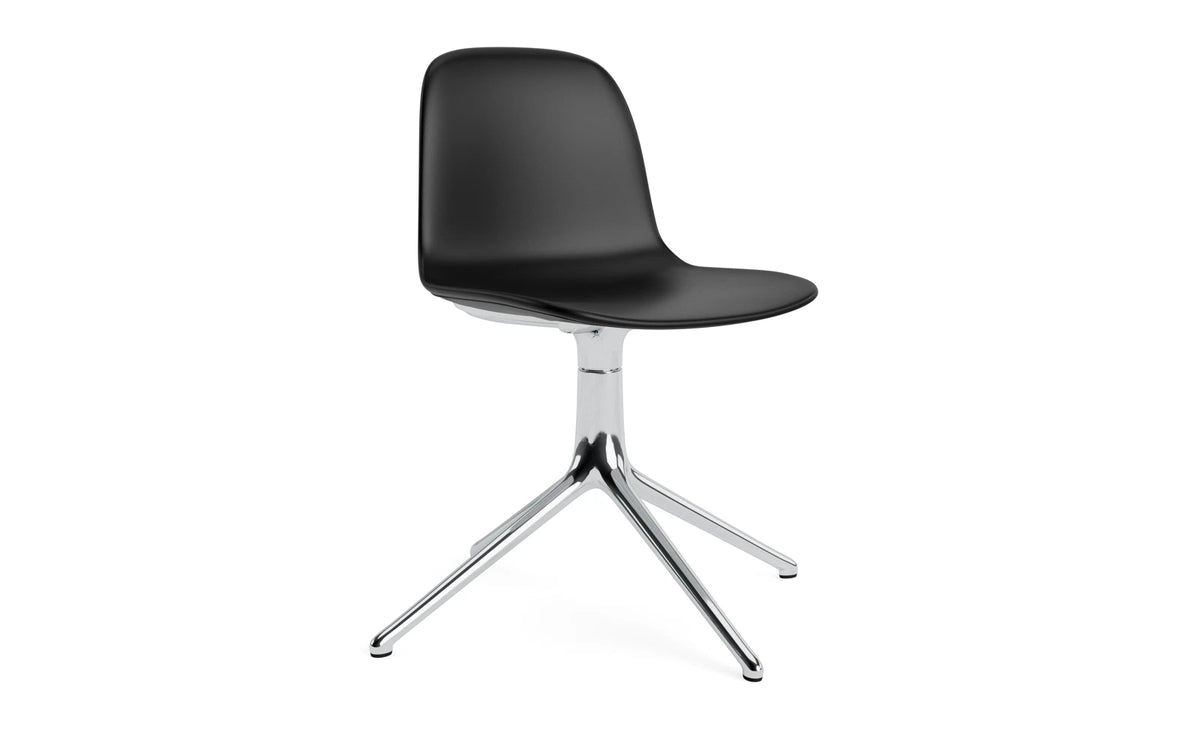 Form Drehstuhl 4L schwarzes Aluminium Vollpolster Ultra in Ultra 41599 präsentiert im Onlineshop von KAQTU Design AG. Drehstuhl ist von Normann Copenhagen