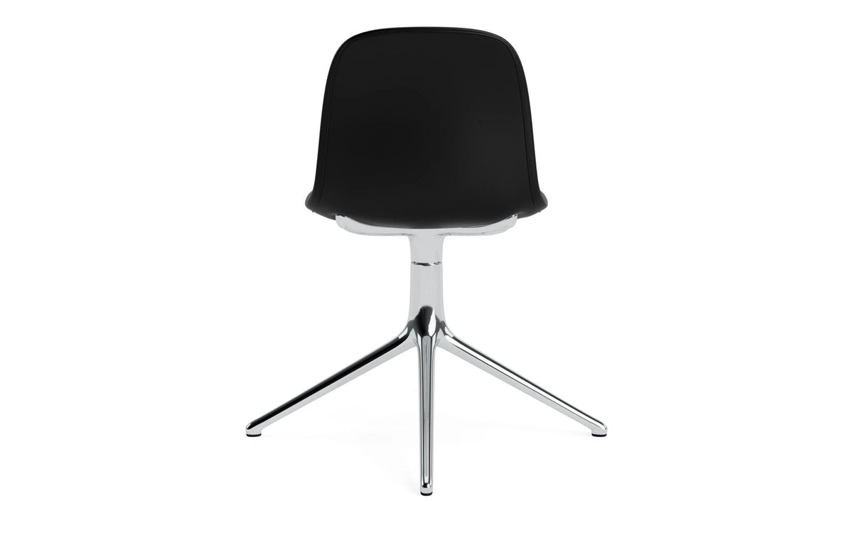 Form Drehstuhl 4L schwarzes Aluminium Vollpolster Ultra in Ultra 41599 präsentiert im Onlineshop von KAQTU Design AG. Drehstuhl ist von Normann Copenhagen