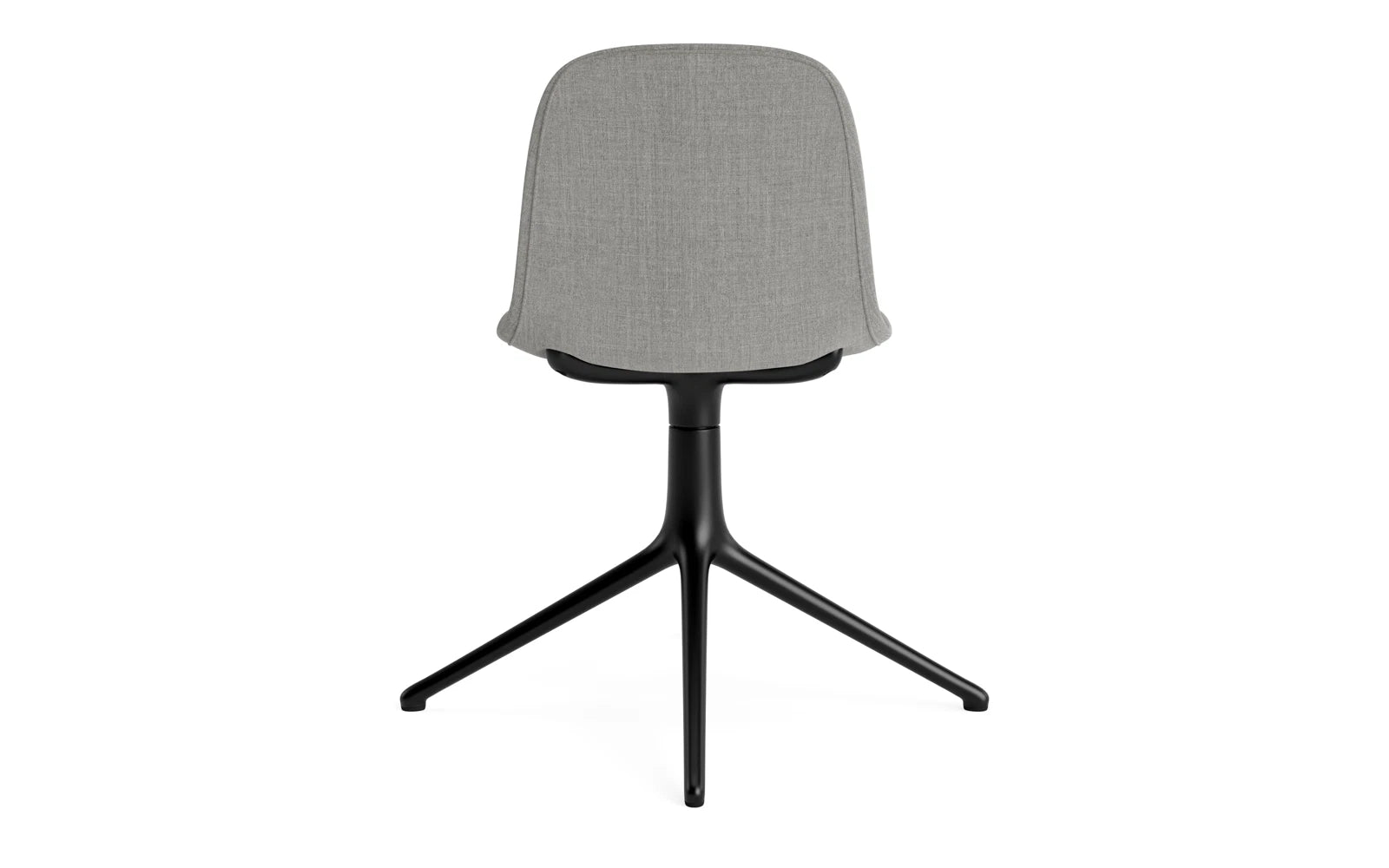 Der Form Drehstuhl 4L von Normann Copenhagen kombiniert elegantes schwarzes Aluminium mit hochwertiger Vollpolsterung in Remix-Stoff und bietet vielfältige Designoptionen.