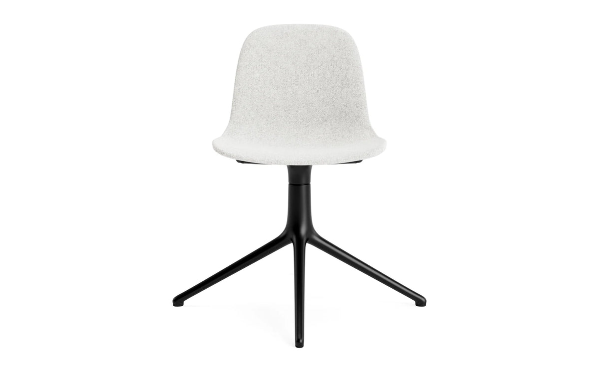 Form Drehstuhl 4L schwarzes Aluminium Vollpolster Ultra in Hallingdal 110 präsentiert im Onlineshop von KAQTU Design AG. Drehstuhl ist von Normann Copenhagen