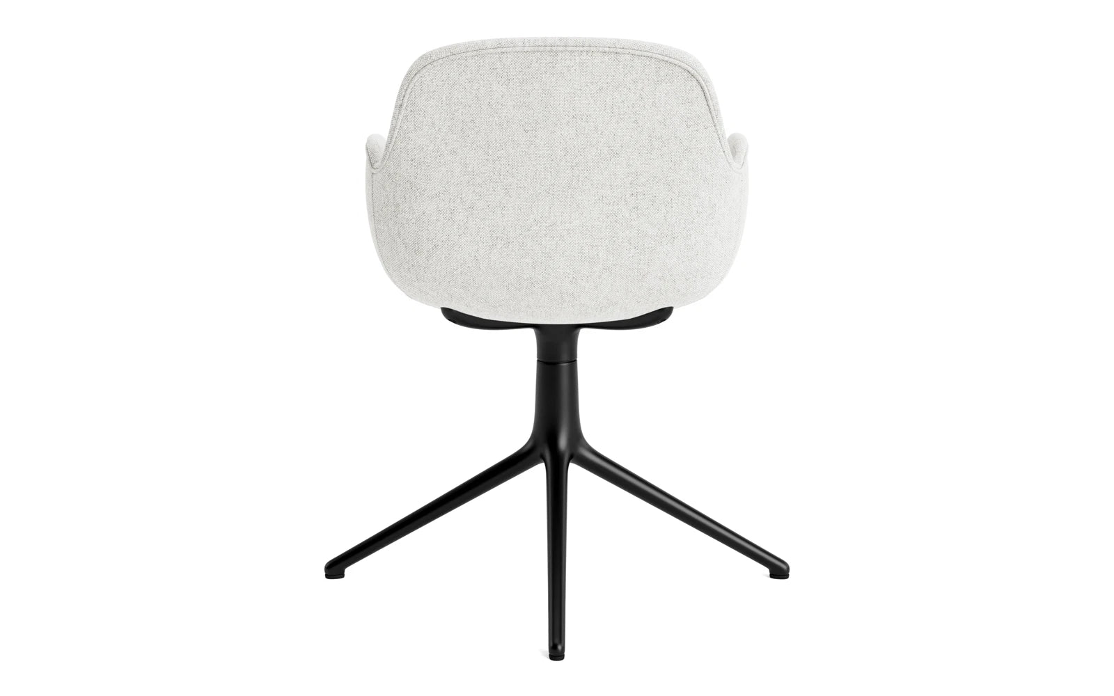 Erleben Sie den Form Drehsessel 4L von Normann Copenhagen: Ein eleganter, drehbarer Sessel aus robustem Aluminium, gepolstert mit luxuriösem Hallingdal-Stoff.