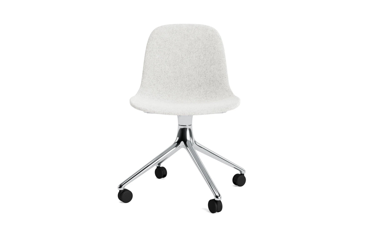 Form Drehstuhl 4W Aluminium Vollpolster Hallingdal in Hallingdal 110 präsentiert im Onlineshop von KAQTU Design AG. Drehstuhl ist von Normann Copenhagen