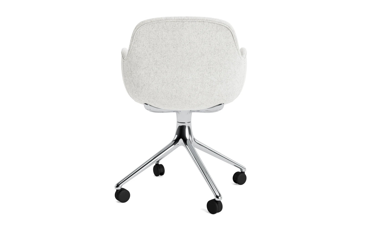 Form Drehstuhl 4W Vollpolster Aluminium/Hallingdal in Hallingdal 110 präsentiert im Onlineshop von KAQTU Design AG. Bürostuhl ist von Normann Copenhagen