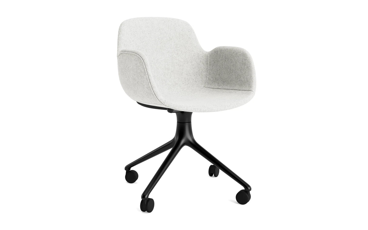 Form Drehstuhl 4W Vollpolster schwarzes Aluminium/Hallingdal in Hallingdal 110 präsentiert im Onlineshop von KAQTU Design AG. Bürostuhl ist von Normann Copenhagen