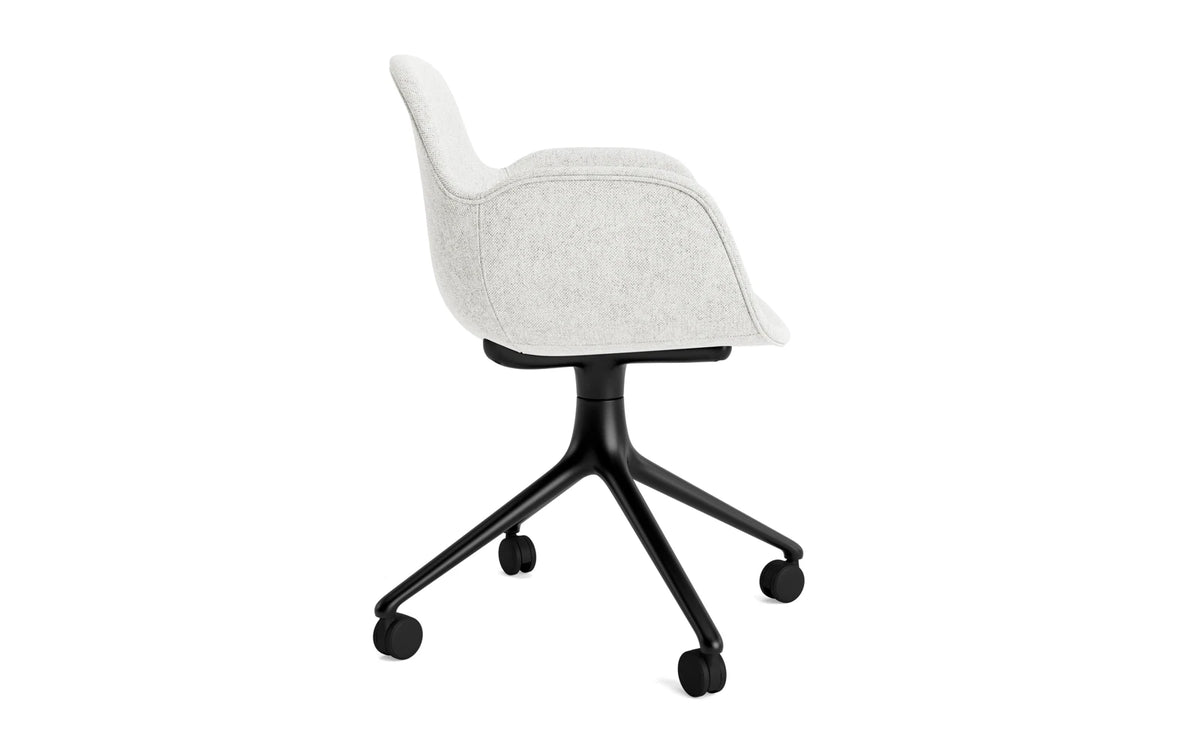 Form Drehstuhl 4W Vollpolster schwarzes Aluminium/Hallingdal in Hallingdal 110 präsentiert im Onlineshop von KAQTU Design AG. Bürostuhl ist von Normann Copenhagen