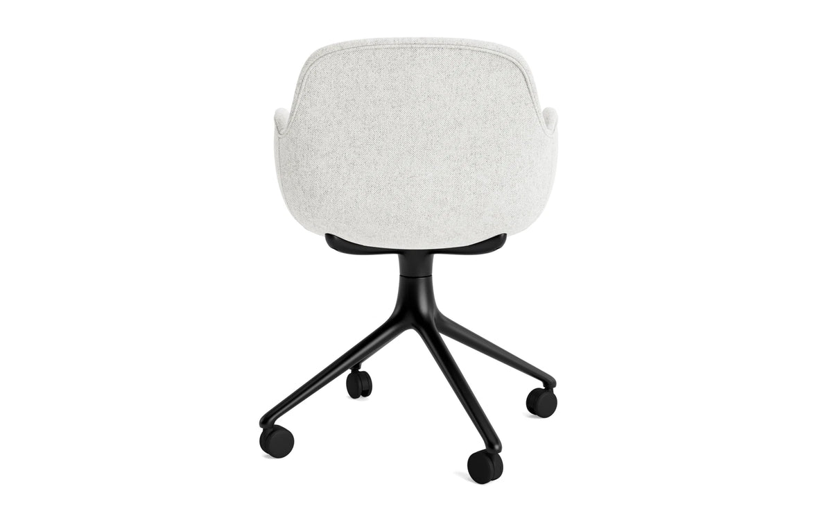 Form Drehstuhl 4W Vollpolster schwarzes Aluminium/Hallingdal in Hallingdal 110 präsentiert im Onlineshop von KAQTU Design AG. Bürostuhl ist von Normann Copenhagen