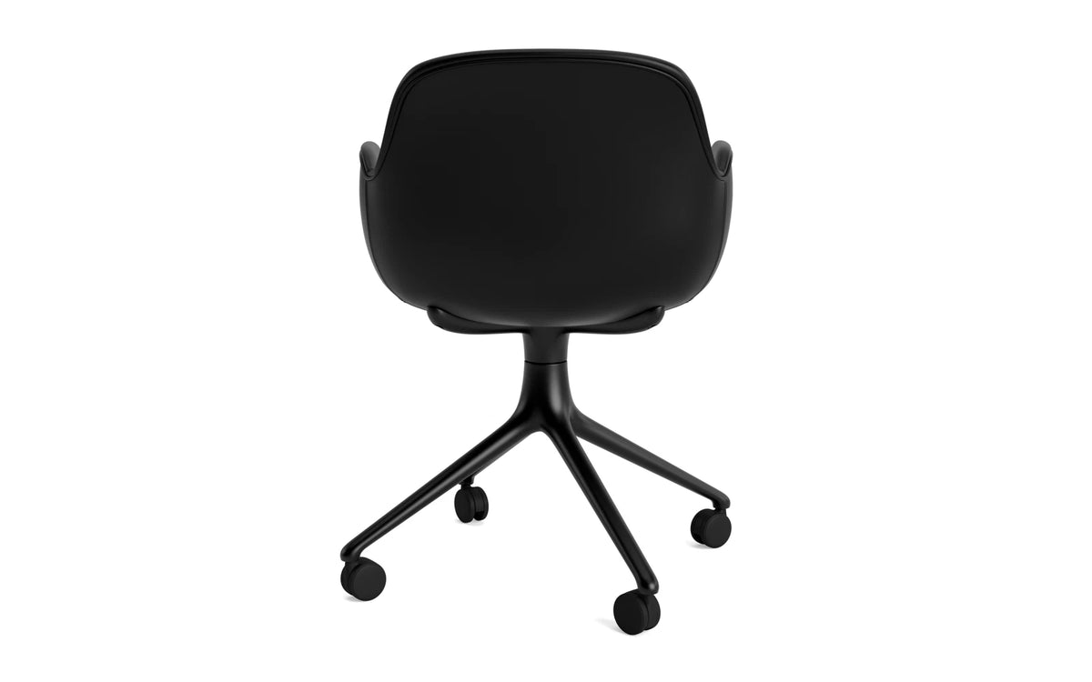 Form Drehstuhl 4W Vollpolster Schwarz Aluminium/Ultra Leder in Ultra 41599 präsentiert im Onlineshop von KAQTU Design AG. Bürostuhl ist von Normann Copenhagen