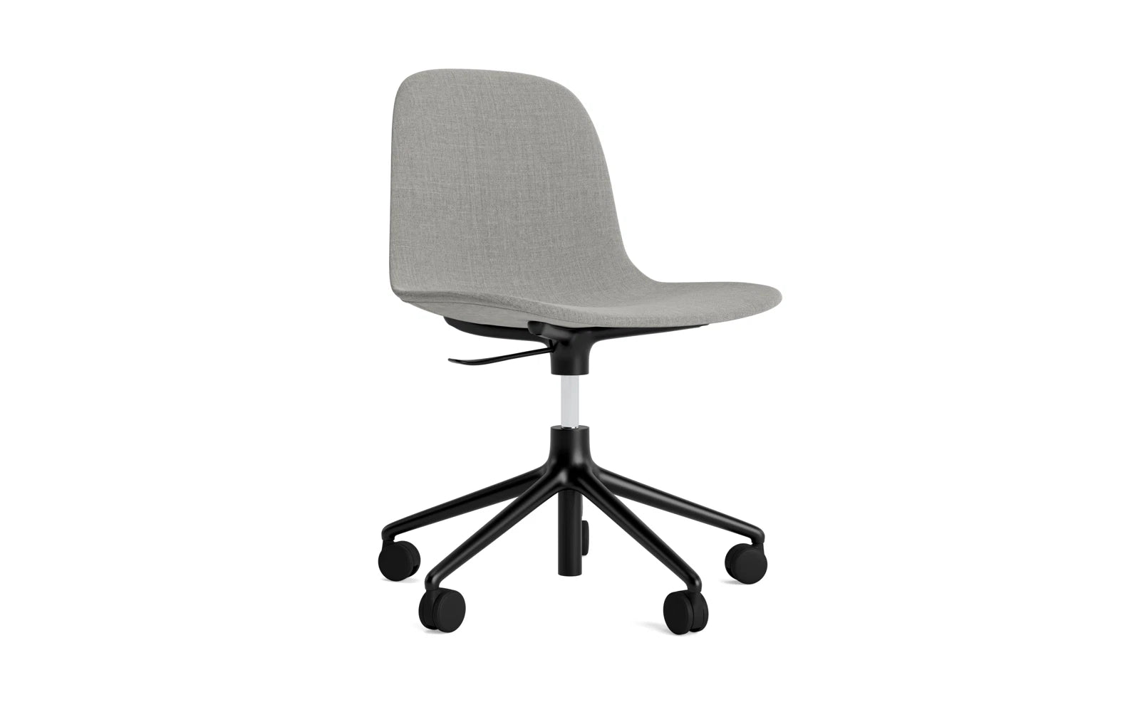 Form Drehsessel mit 5 Rollen Vollpolster schwarzes Aluminium Remix in Remix 133 präsentiert im Onlineshop von KAQTU Design AG. Sessel ist von Normann Copenhagen