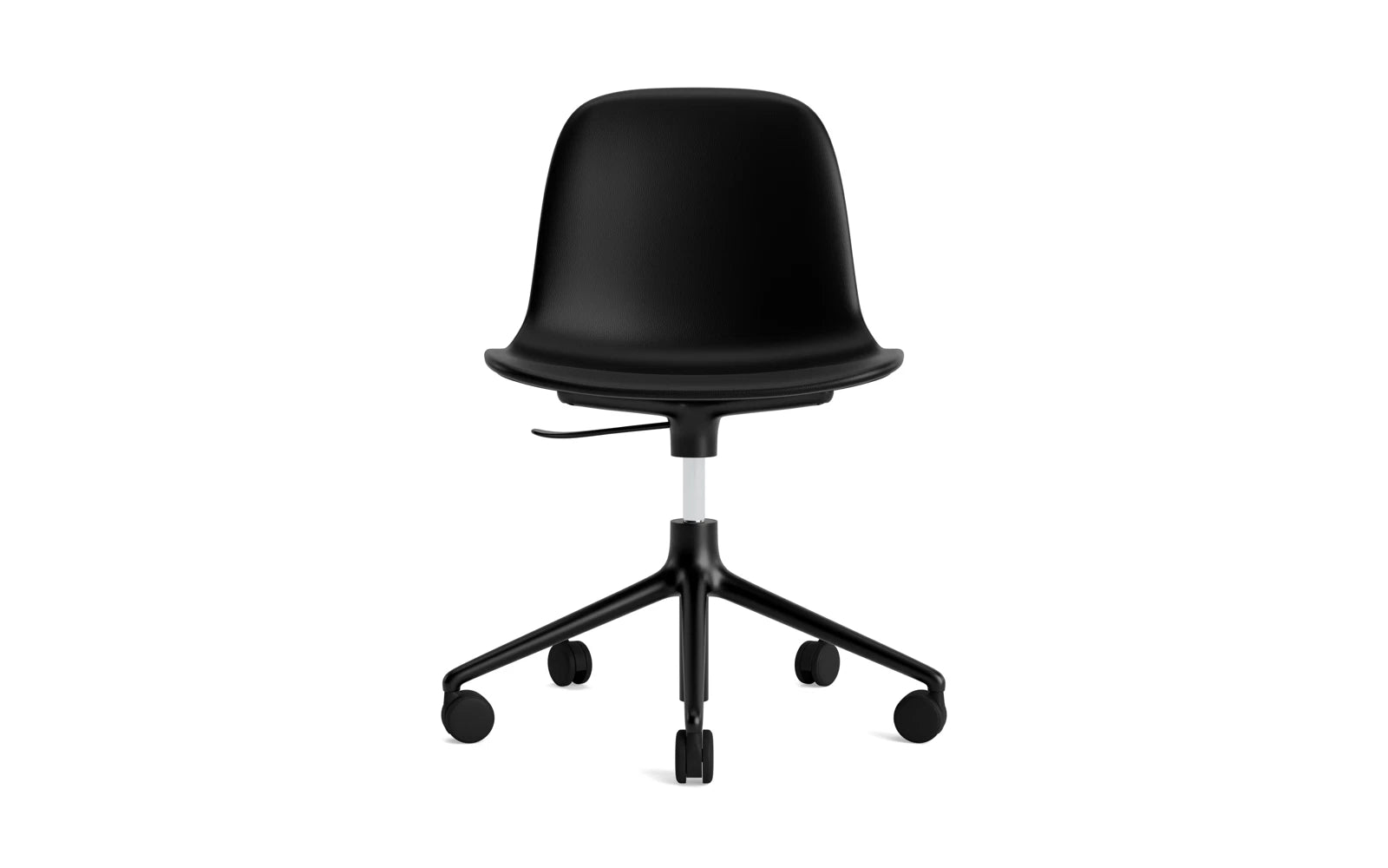 Erleben Sie den Form Drehsessel von Normann Copenhagen: stilvolles, vollgepolstertes Design mit 5 Rollen und robustem Aluminium – ideal für Zuhause und Büro.