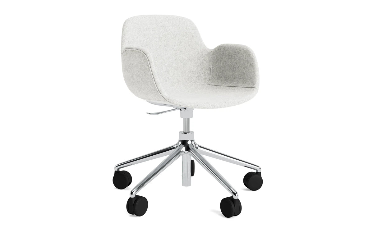 Form Drehstuhl mit Rollen Vollpolster aluminium Hallingdal in Hallingdal 110 präsentiert im Onlineshop von KAQTU Design AG. Bürostuhl ist von Normann Copenhagen