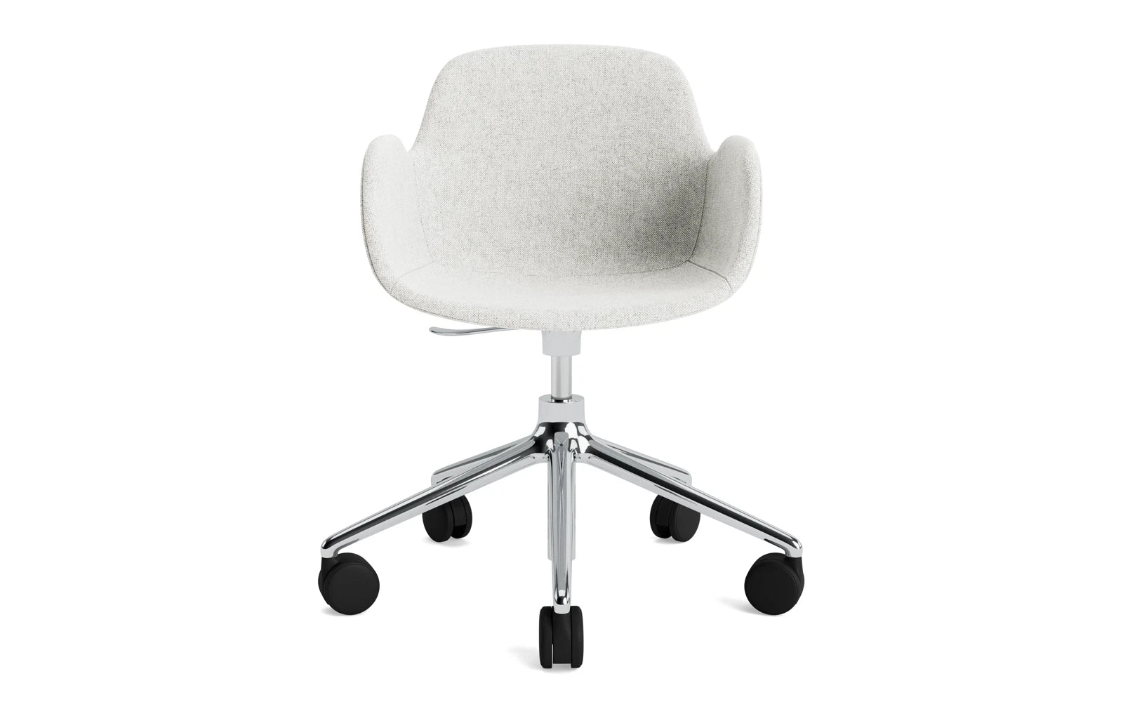 Genießen Sie den Form Drehsessel mit Rollen von Normann Copenhagen – ein elegantes Möbelstück, das modernen Komfort und vielseitige Gestaltungsmöglichkeiten vereint.