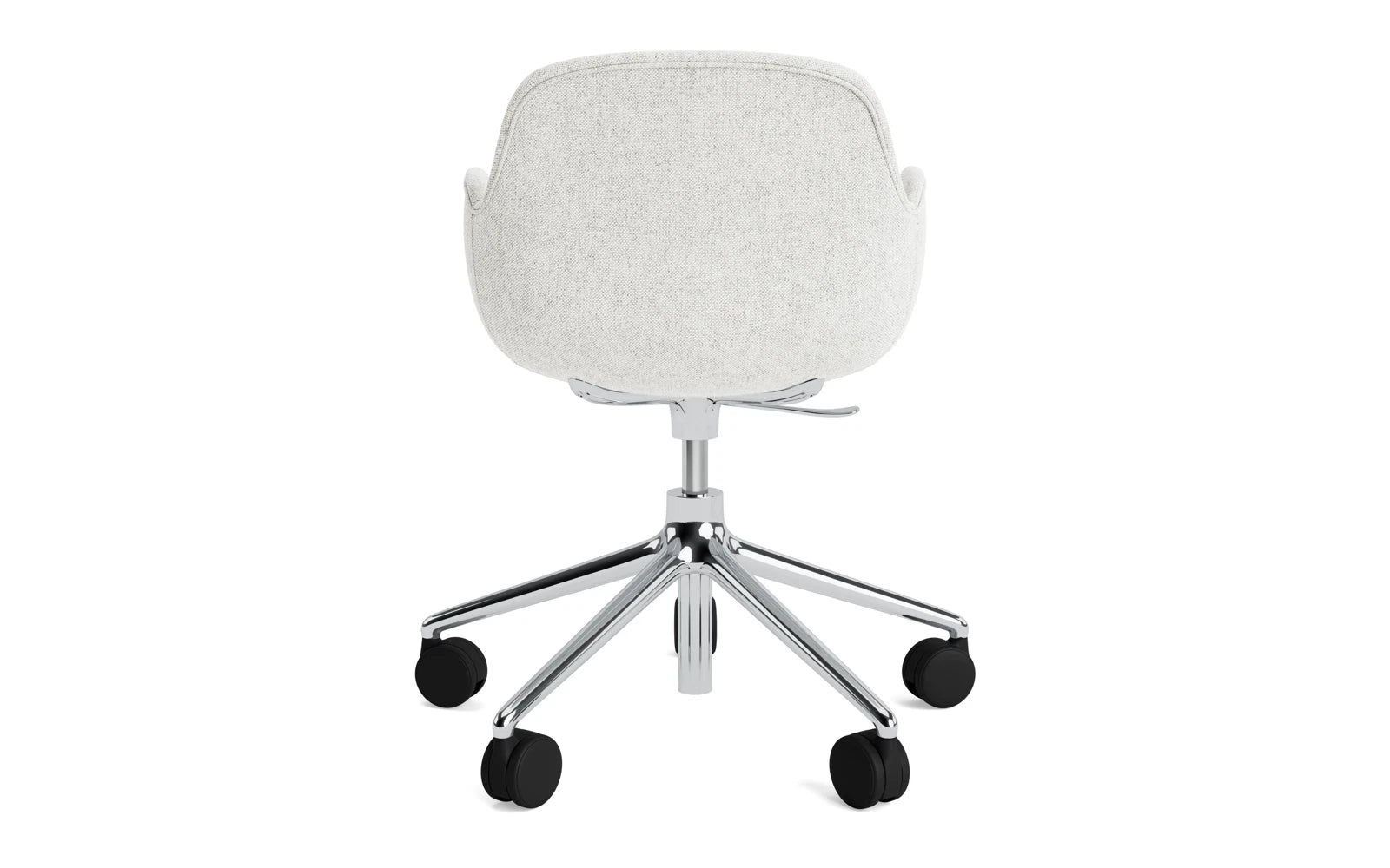 Genießen Sie den Form Drehsessel mit Rollen von Normann Copenhagen – ein elegantes Möbelstück, das modernen Komfort und vielseitige Gestaltungsmöglichkeiten vereint.