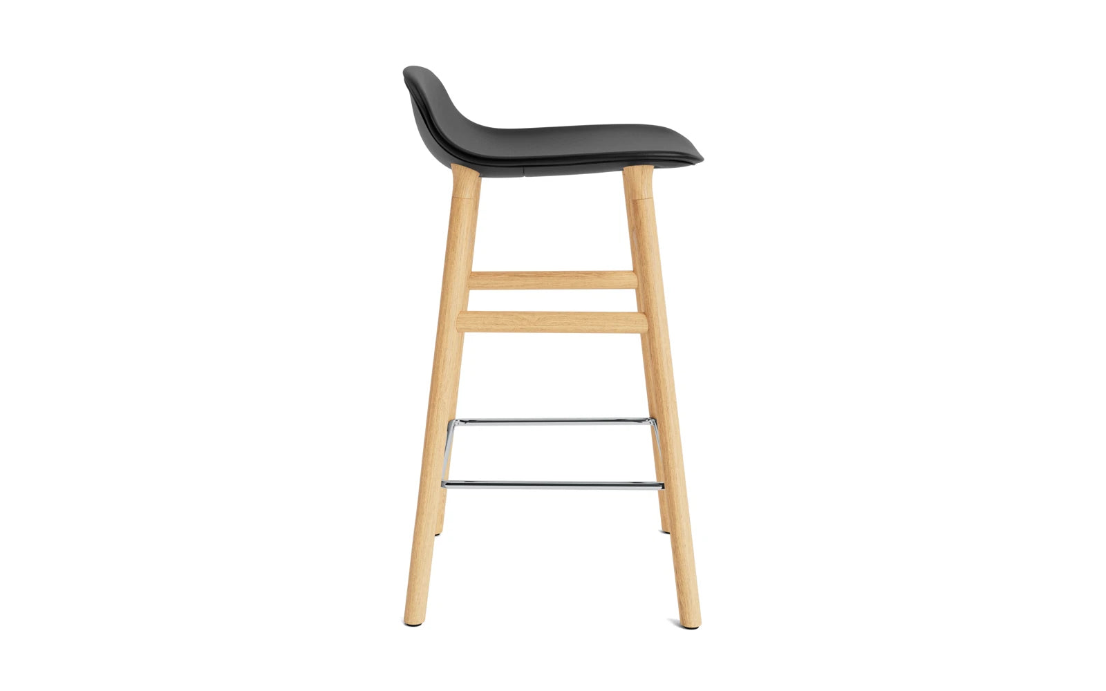 Entdecken Sie den Form Barstuhl 65 cm gepolstert Eiche Ultra von Normann Copenhagen – stilvolles Design trifft auf höchsten Komfort für Ihr Zuhause.