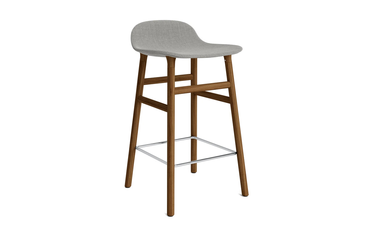 Form Barstuhl 65 cm gepolstert Walnuss Remix in Remix 133 präsentiert im Onlineshop von KAQTU Design AG. Barstuhl ist von Normann Copenhagen