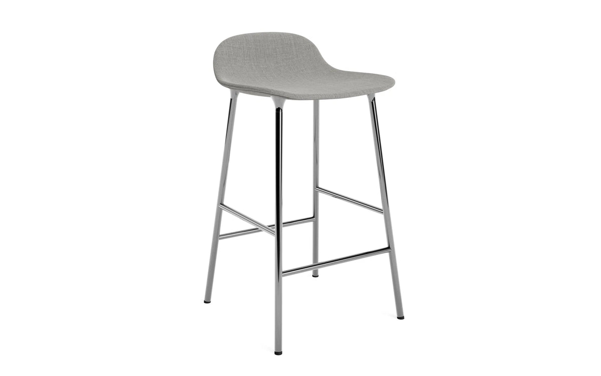 Form Barstuhl 65 cm gepolstert Chrom Remix in Remix 133 präsentiert im Onlineshop von KAQTU Design AG. Barstuhl ist von Normann Copenhagen