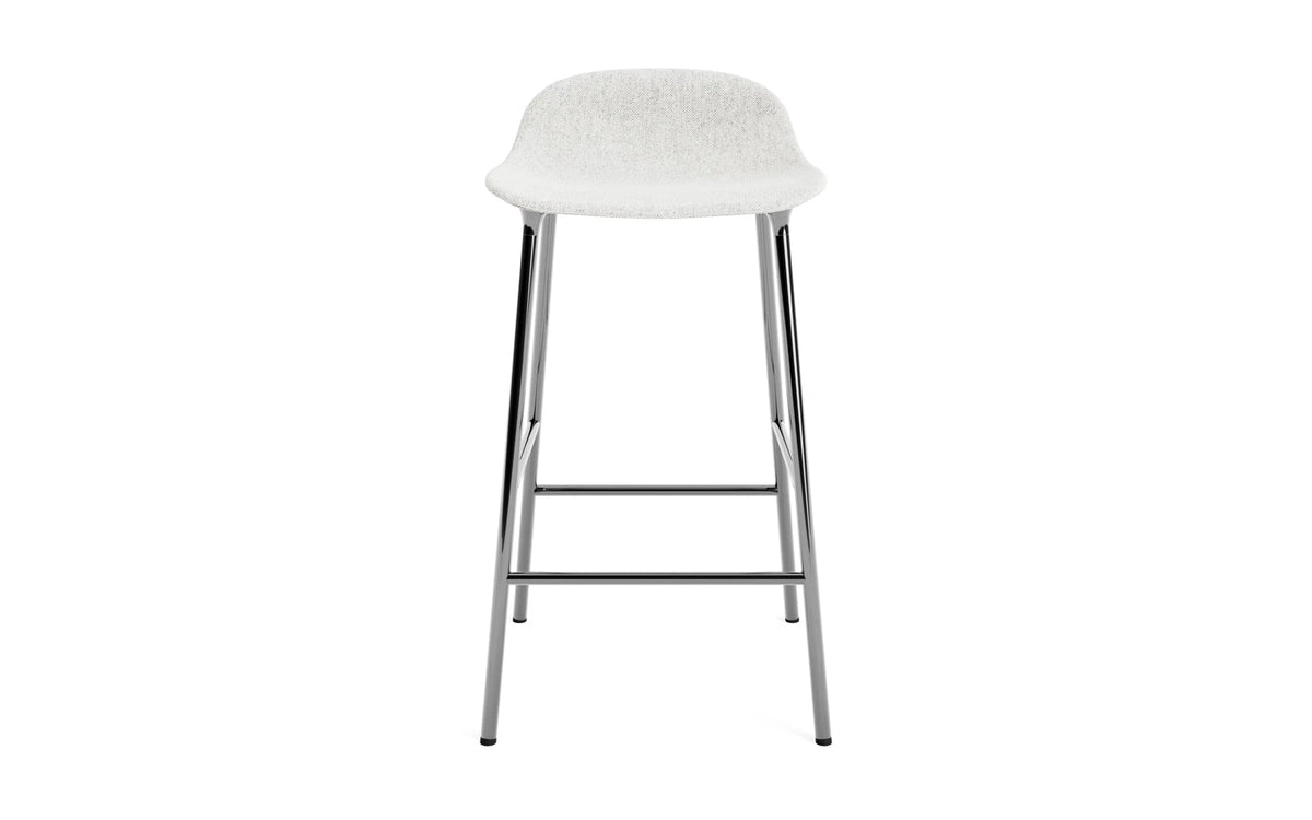 Form Barstuhl 65 cm gepolstert Chrom Hallingdal in Hallingdal 110 präsentiert im Onlineshop von KAQTU Design AG. Barstuhl ist von Normann Copenhagen