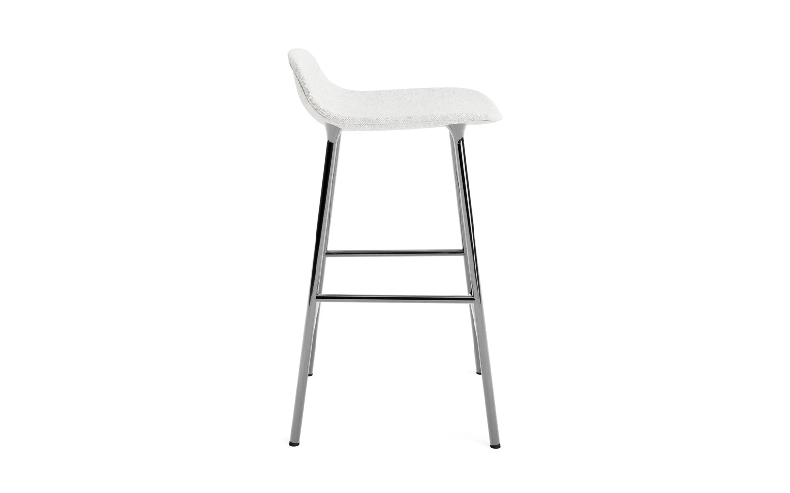 Entdecken Sie den Form Barstuhl 65 cm von Normann Copenhagen – gepolstert mit hochwertigem Hallingdal, vereint er stilvolles Design und außergewöhnlichen Komfort.