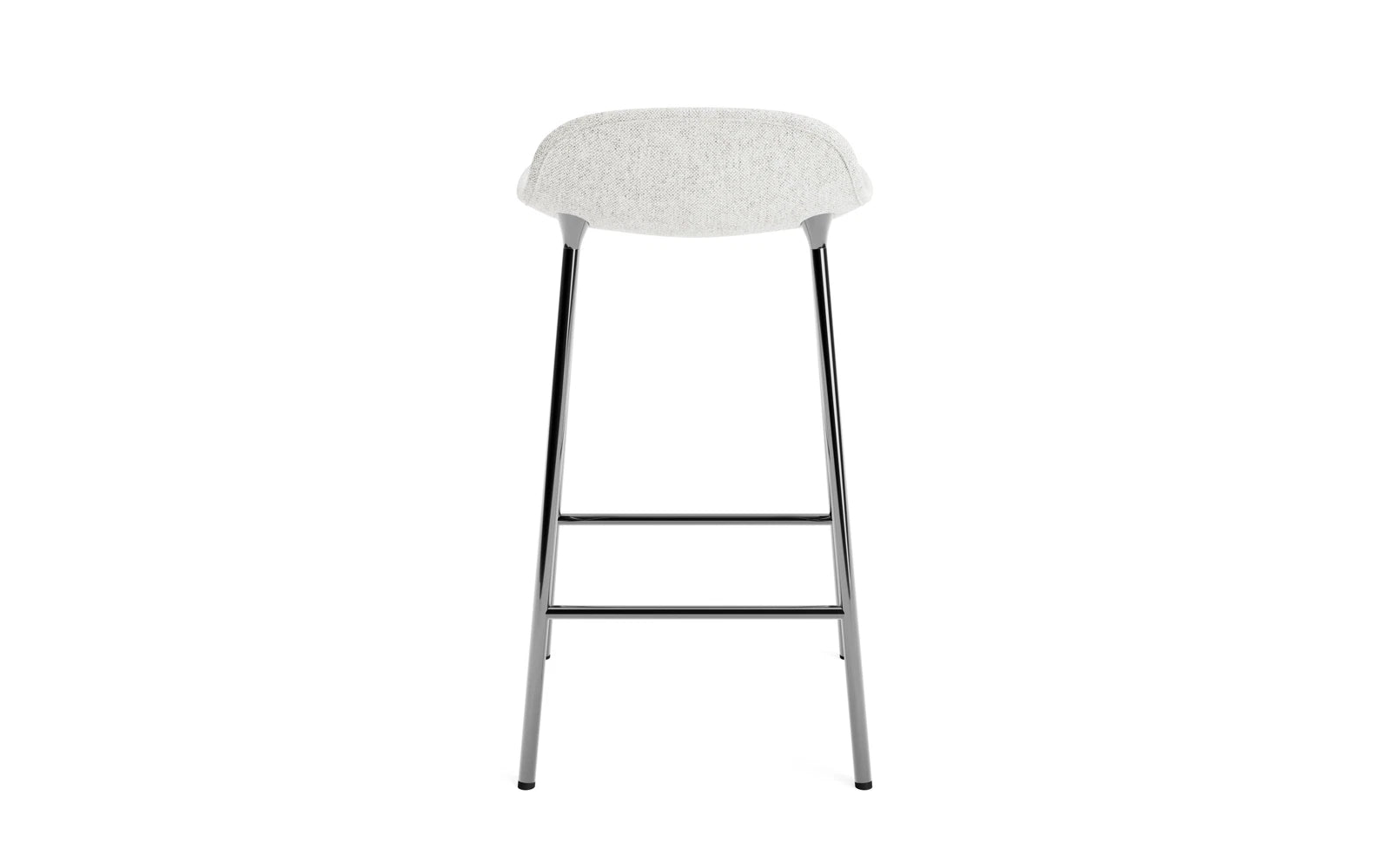 Erleben Sie den Form Barstuhl 65 cm von Normann Copenhagen – gepolstert mit edlem Hallingdal, vereint er modernes Design und höchsten Sitzkomfort.