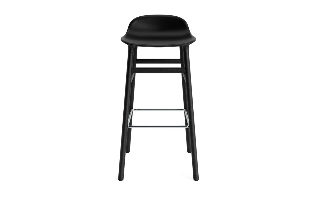 Form Barstuhl 75 cm gepolstert schwarzes Eiche Ultra Leder in Ultra 41599 präsentiert im Onlineshop von KAQTU Design AG. Barstuhl ist von Normann Copenhagen