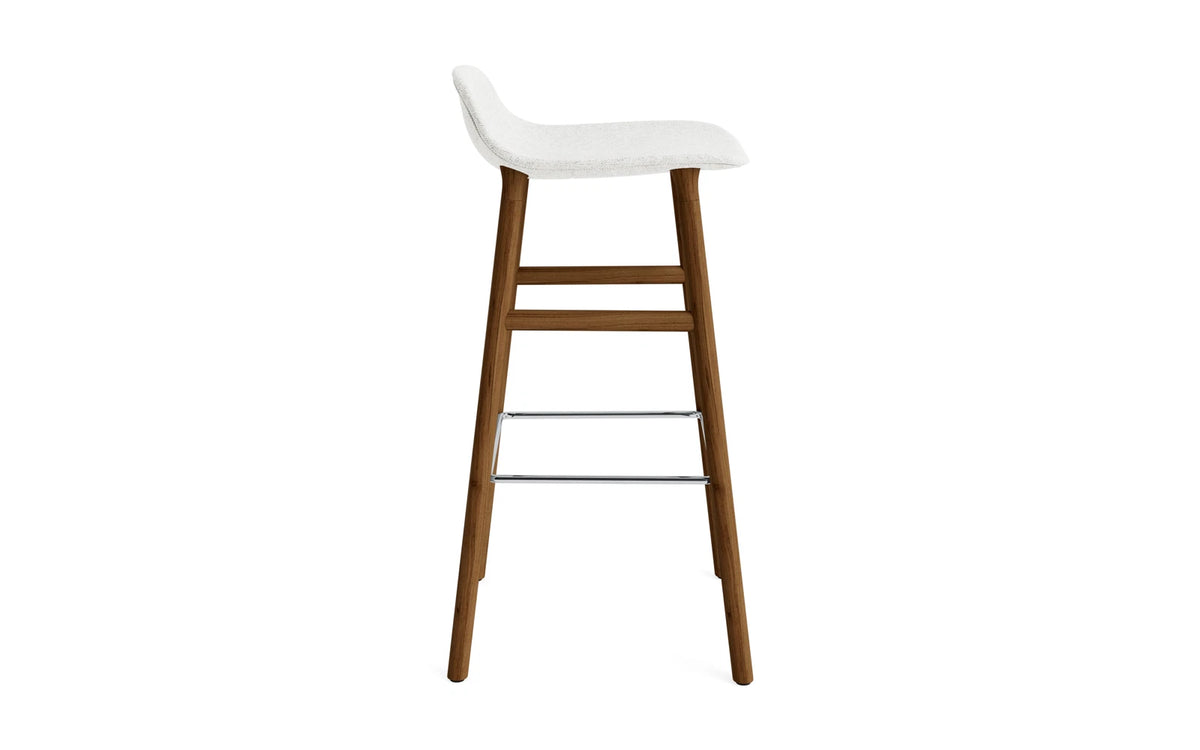 Form Barstuhl 75 cm gepolstert Walnuss Hallingdal in Hallingdal 110 präsentiert im Onlineshop von KAQTU Design AG. Barstuhl ist von Normann Copenhagen